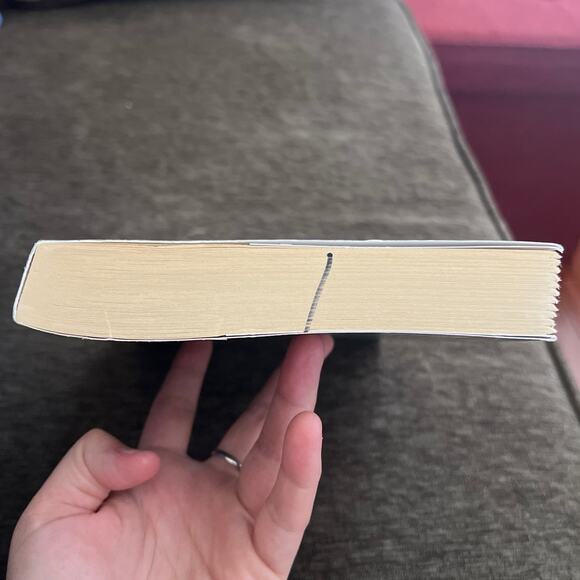 Station Eleven by Emily St. John Mandel – First Canadian Edition Paperback 2014 - Picture 7 of 10